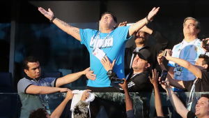 Kamerorna var ofta riktade mot Maradona. Diego Maradona betedde sig märkligt under VM-matchen Nigeria–Argentina.