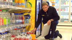 Tomas Träskelin, föreståndare på K-market Sundom. Tomas Träskelin, föreståndare på K-market Sundom.