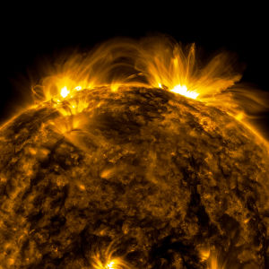 Närbild av solen, genom teleskop.