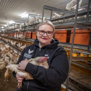 Kivimäen maatilan nuorempi emäntä Viivi Kivimäki
