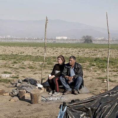 Kurdipakolaisia Idomenin pakolaisleirillä