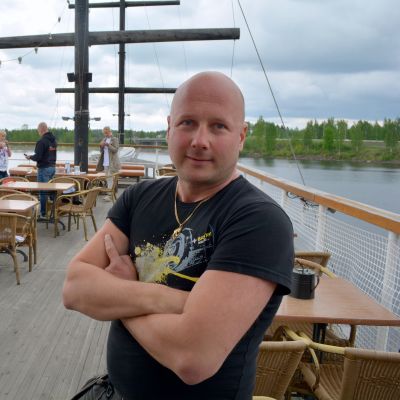 Harri Kauhanen on Toivo-laivan ravintolayrittäjä.