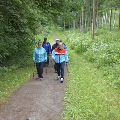Maastolenkit sopivat parhaiten sauvakävelyyn.