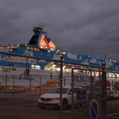 Silja Galaxy lähtee Turun satamasta.