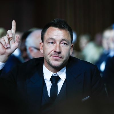 John Terry puku päällä.