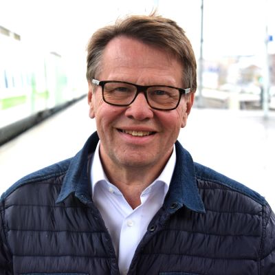 Kari Häkämies Turun asemalla.