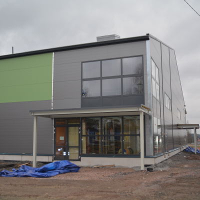Sjundeås nya allaktivitetshall hade taklagsfest den 25 november 2015.