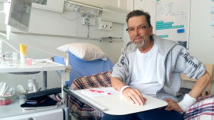 Tony Eklund har själv upplevt en lång sjukhusvistelse (arkivbild). Tony Eklund från Borgå.