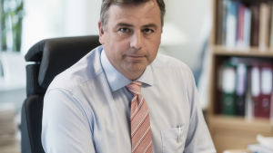 Kommundirektör Stefan Svenfors Stefan Svenfors, kommundirektör i Pedersöre