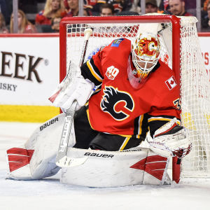 I slutspelet var Cam Talbot Calgarys målvaktetta. Cam Talbot räddar ett skott.