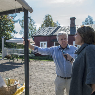 Sven-Olof Ohlsson på Rosenlunds skördemarknad