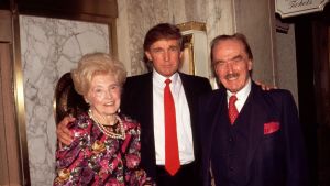 Donald Trump med sina föräldrar Mary Anne MacLeod och Fred Trump 1994. Donald Trump med sina föräldrar Mary Anne MacLeod och Fred Trump 1994.