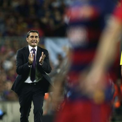 Athletic Bilbaon päävalmentaja Ernesto Valverde kentän laidalla.