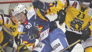 Marko Jantunen när det begav sig i Jokerit. I januari 2006 ledde Jantunens alkoholproblem till att han fick sparken av Helsingforsklubben. Marko Jantunen, 2003.
