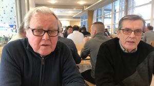 Algot Kronqvist och Yngve Wikblom på skinnutställning i Munsalagården Algot Kronqvist och Yngve Wikblom på skinnutställning i Munsalagården