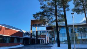 Företaget Mirka har lyckats göra den cirkulära ekonomin lönsam. Företaget Mirka i Jeppo. Utomhusbild.