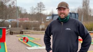 För Richard Smeds gick det smidigt att få alla lov som behövdes till hans nya restaurang. Man vid en minigolfbana.