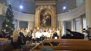 Finlands lucia 2018 Elin Qvist med tärnor övar på generalrepetitionen inför kröningsfesten. Dirigent är Jannike Sandström. Finlands Lucia 2018 Elin Qvist och Luciakören övar på generalrepetitionen i Helsingfors domkyrka dagen innan kröningen.