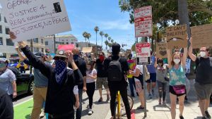 Själva demonstrationen mot polisvåld och rasism i Santa Monica förlöpte fredligt. Själva demonstrationen mot polisvåld och rasism i Santa Monica förlöpte fredligt.