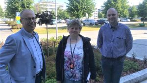 Projektledare Jarmo Nissi, stadsdirektör Stina Mattila och utvecklingsdirektör Jonne Sandberg i Karleby. Projektledare Jarmo Nissi, stadsdirektör Stina Mattila och utvecklingsdirektör Jonne Sandberg i Karleby