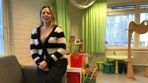 Daghem på olika språk är framtiden tror Katarina Svanfors. – Det finns ivriga föräldrar som inser att det är lättare för barn att lära sig i den här åldern än att man väntar tills de börjar skolan. Katarina Svanfors