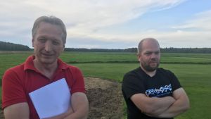 Flygledare Erik Nyberg och företagaren i hobbybranschen Robert Eklund. Flygledare Erik Nyberg och företagaren i hobbybranschen Robert Eklund