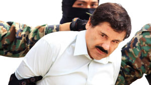 Den mexikanska narkotikakungen Joaquin "El Chapo" Guzman greps för sista gången år 2016 och utlämnades till USA för rättegång i New Yor Den mexikanska drogkungen El Chapo efter att han gripits 2014.