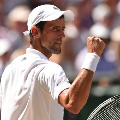 Novak Djokovic knyter näven