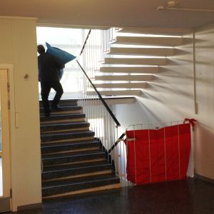 Eftermiddagen gick åt till att bära in saker och ställa i ordning trappuppgång