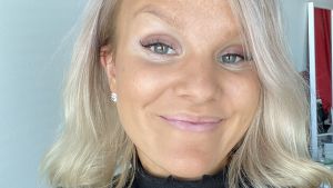Johanna Ekström saknar att få gå till skolan och vara i skolan. En bild på studerande Johanna Ekström.