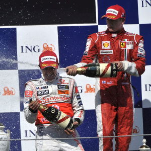 Heikki Kovalainen och Kimi Räikkönen på prispallen i Ungern 2008. Heikki Kovalainen och Kimi Räikkönen på prispallen i Ungern 2008.