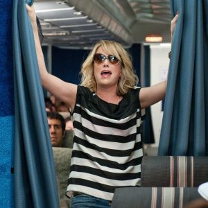 Jamen visst är jag jätterolig, tycker Annie (Kristen Wiig. Kristen Wiig i filmen Bridesmaids 2011.