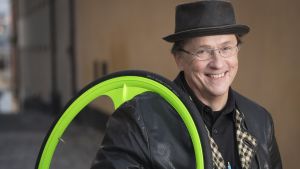 Johan Tell är cykelentusiast och skribent. Författaren och cykelentusiasten Johan Tell