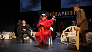 Mika Myllyaho ohjasi Kirsikkapuiston Kansallisteatteriin
