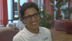 Nasim Farrokhnia på Kry anser att vården idag är uppbyggd enligt vad vården vill, inte vad patienterna vill. Porträttbild på läkaren Nasim Farrokhnia, som jobbar på nätläkarföretaget Kry.