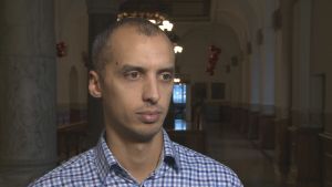 Mattias Tesfaye från Socialdemokraterna säger att danskarna har blivit vana vid att det är mycket uppmärksamhet kring landets utlänningspolitik. Men allt som står i internationella tidningar är inte sant, säger han. Mattias Tesfaye