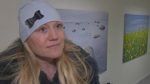 Liza Nilsson tar järntabletter för att fylla på sina järndepåer och på så sätt undvika lågt hemoglobin senare under graviditeten. Liza Nilsson