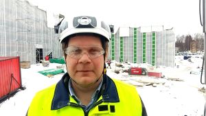 Projektingenjör Tony Lökfors. Tony Lökfors vid bygget av nya Strömborgska skolan i Borgå.