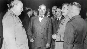 Cecilienhof var platsen där Truman, Stalin och Churchill träffades under sommaren 1945. Winston Churchill och Josef Stalin.