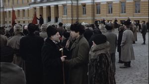 Väkijoukkoja Senaatintorilla, edessä Warren Beatty ja Diane Keaton, Punaiset-elokuva 1979