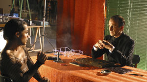 Huono kasvatus (2004) Ángel (Gael García Bernal,vas.) ja isä Manolo (Daniel Giménez Cacho) elokuvassa Huono kasvatus