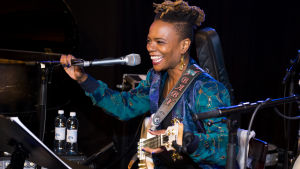 Divinity Roxx var på gott humör under sin workshop i Vasa och lockade även ofta publiken till skratt. Divinity Roxx spelar bas på Doo-Bop club i Vasa.