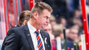 Raimo Helminen är nu assisterande tränare i Jokerit. Raimo Helminen är nu assisterande tränare i Jokerit.