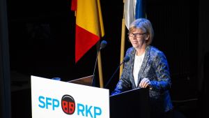 Anna-Maja Henriksson är nöjd med regeringsprogrammet. Anna-Maja Henriksson håller linjetal