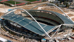 Atens olympiska stadion är fortfarande i användning. en bild tagen från luften av den olympiska stadion i aten