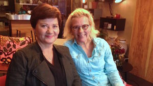 Coachen Christine Suvanto och Bettina Sågbom. Bettina Sågbom och Christine Suvanto i Efter Nio radio