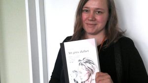 Anna Biström har skrivit en doktorsavhandling om bilden av Eva Dahlgren. Anna Biström har skrivit en doktorsavhandling om Eva Dahlgren.
