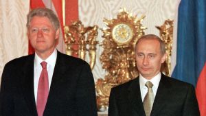 Clinton och Putin möts i Kreml, Moskva. Bill Clinton och Vladimir Putin i Kremlin i juni 2000.