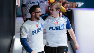 Dallas Fuelin joukkuetoverit Jonathan "HarryHook" Tejedor Rua ja Timo "Taimou" Kettunen. Dallas Fuelin pelaajat Jonathan "HarryHook" Tejedor Rua ja Timo "Taimou" Kettunen.