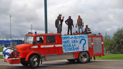 Demonstration mot flyktingar i Torneå.